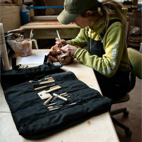 18-pocket utility roll